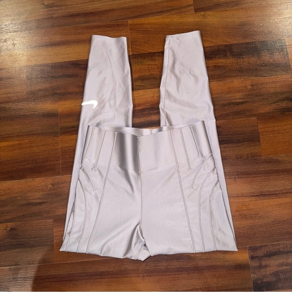 Nike Pants - Grey Women’s Small Nike City Ready 7/8 Training Athletic Tights Metallic